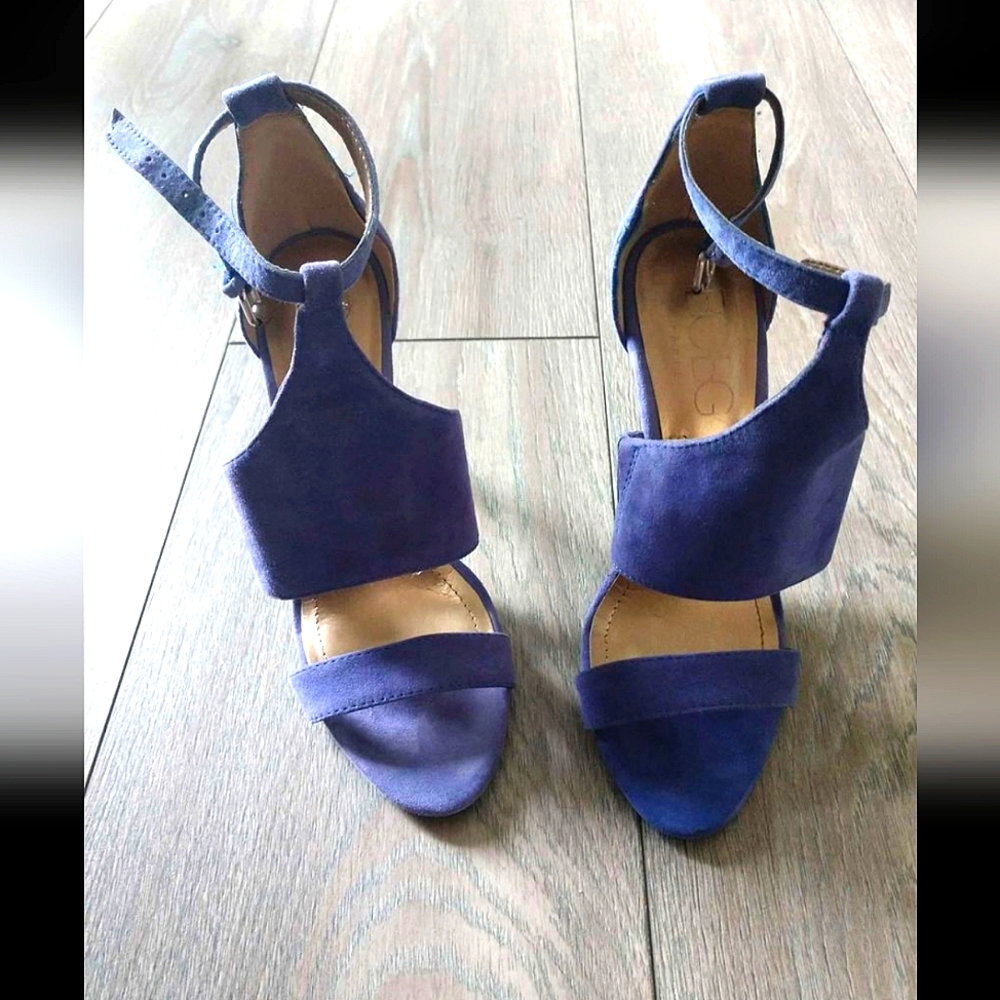 New BCBG Paris purple heels, size 6.5